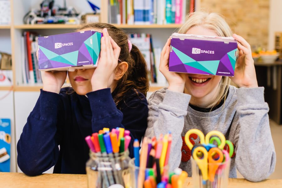 Tueftellab Vrbrille 2Kindermitvrbrillen Nahaufnhame Andiweiland