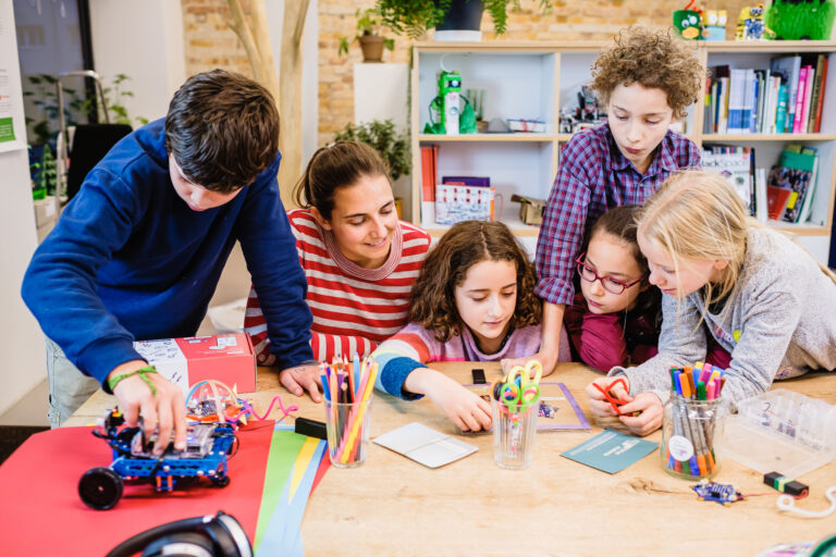 Web Jungetueftlerinnen Stock Foto Andi Weiland 87 1