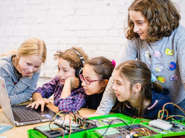 Tueftellab Kiunddaten Citizenscience Gemeinsamdatensammeln Kursuebersichtsseite Kindersitzenamcomputerlaptop Senseboxandiweiland 1