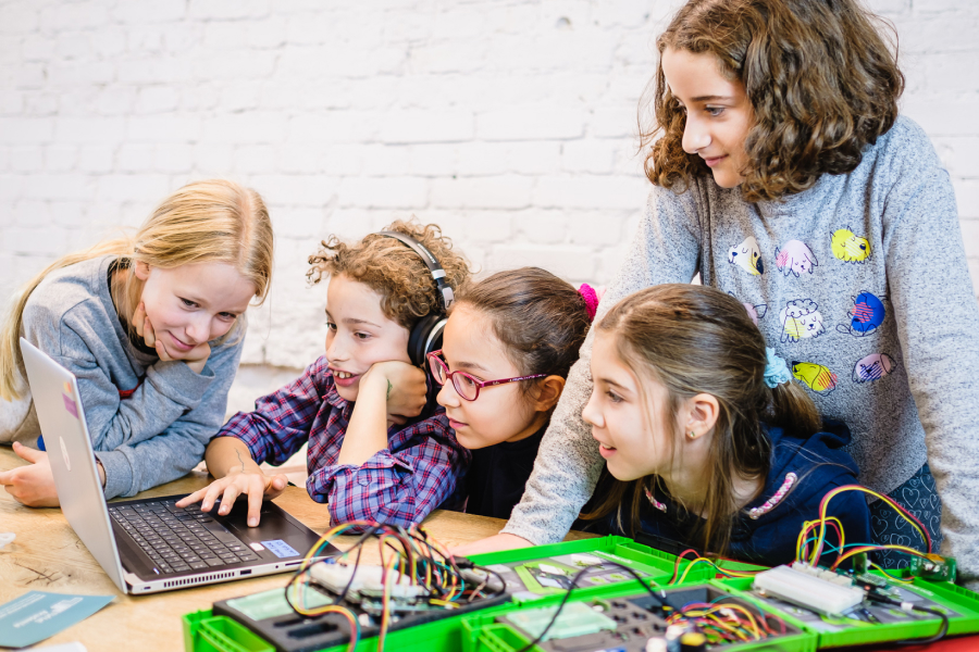 Tueftellab Kiunddaten Citizenscience Gemeinsamdatensammeln Kursuebersichtsseite Kindersitzenamcomputerlaptop Senseboxandiweiland 1