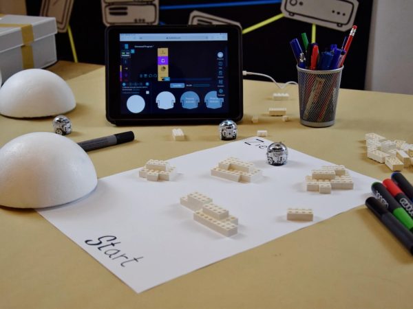 Tueftellab Ozobot Digitalprogrammieren Ozobotinmondlandschaft 1